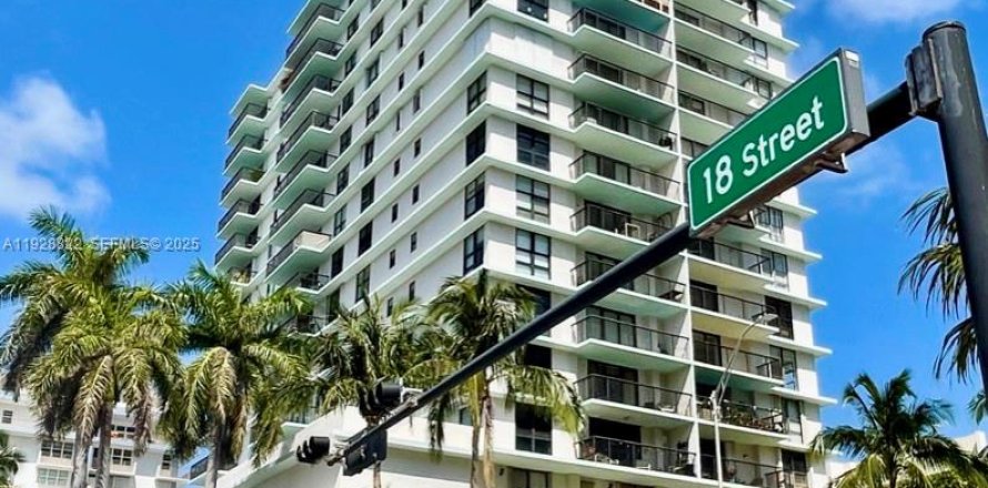 Condominio en Miami Beach, Florida, 1 dormitorio № 2035528