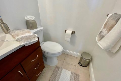 Condominio en venta en Miami Beach, Florida, 1 dormitorio, 81.38 m2 № 2035528 - foto 19