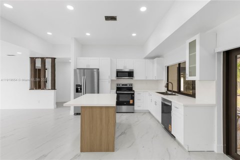 Casa en alquiler en Coral Springs, Florida, 3 dormitorios, 168.99 m2 № 1974121 - foto 8