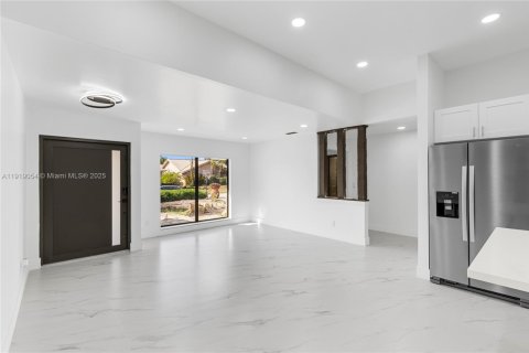 Casa en alquiler en Coral Springs, Florida, 3 dormitorios, 168.99 m2 № 1974121 - foto 3