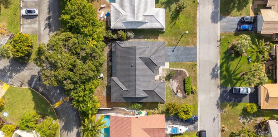 Casa en Coral Springs, Florida 3 dormitorios, 168.99 m2 № 1974121