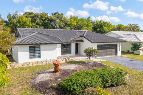 Casa en alquiler en Coral Springs, Florida, 3 dormitorios, 168.99 m2 № 1974121 - foto 2