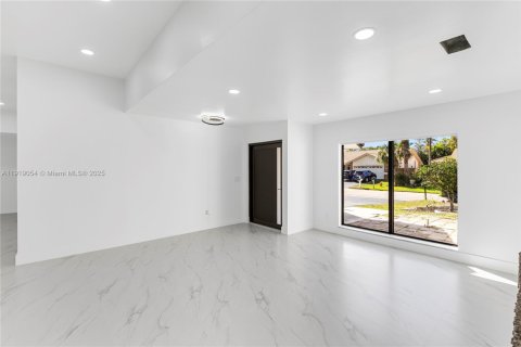 Casa en alquiler en Coral Springs, Florida, 3 dormitorios, 168.99 m2 № 1974121 - foto 4