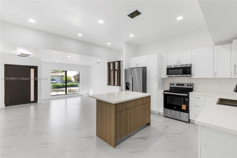 Casa en alquiler en Coral Springs, Florida, 3 dormitorios, 168.99 m2 № 1974121 - foto 5