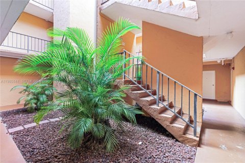 Купить кондоминиум в Майами, Флорида 2 спальни, 117.24м2, № 2154558 - фото 14
