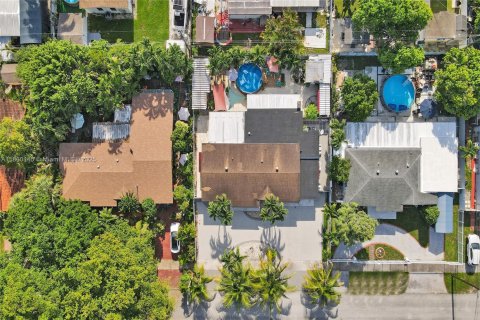 Casa en venta en Hialeah, Florida, 5 dormitorios, 190.91 m2 № 1886638 - foto 14