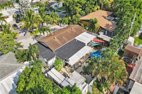 Casa en venta en Hialeah, Florida, 5 dormitorios, 190.91 m2 № 1886638 - foto 8