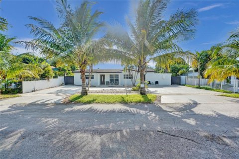 Casa en venta en Hialeah, Florida, 5 dormitorios, 190.91 m2 № 1886638 - foto 24