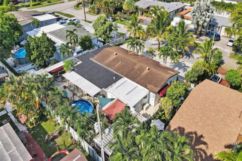 Casa en venta en Hialeah, Florida, 5 dormitorios, 190.91 m2 № 1886638 - foto 10