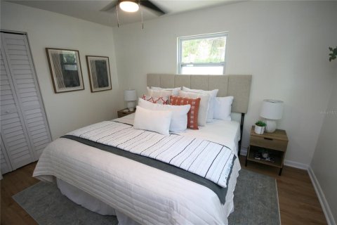 House in Tampa, Florida 3 bedrooms, 100.71 sq.m. № 1670748 - photo 18