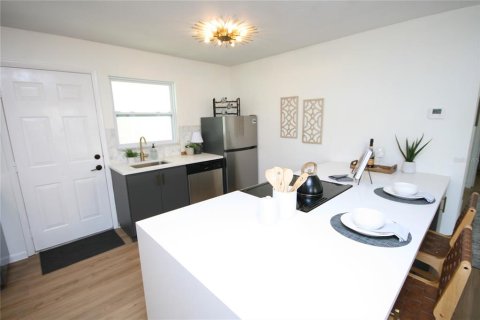 Casa en venta en Tampa, Florida, 3 dormitorios, 100.71 m2 № 1670748 - foto 14