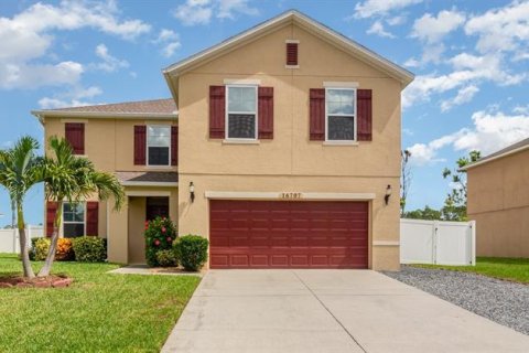 House in Clermont, Florida 4 bedrooms, 205.41 sq.m. № 1879615 - photo 1