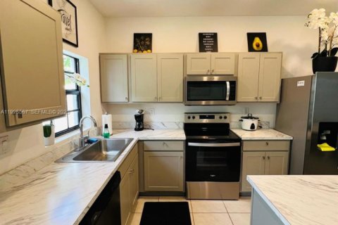 Touwnhouse à louer à Florida City, Floride: 3 chambres, 136.19 m2 № 1989143 - photo 9