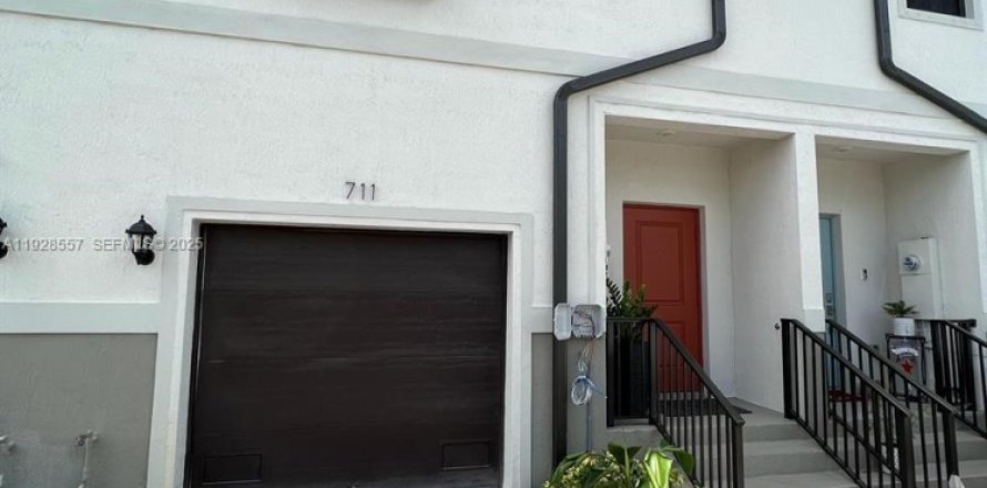 Touwnhouse à Florida City, Floride 3 chambres, 136.19 m2 № 1989143