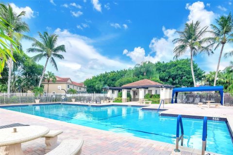 Снять в аренду таунхаус в Уэстон, Флорида 3 спальни, 135.27м2, № 1988181 - фото 30