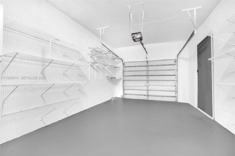 Снять в аренду таунхаус в Уэстон, Флорида 3 спальни, 135.27м2, № 1988181 - фото 22