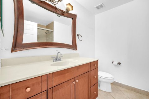 Снять в аренду таунхаус в Уэстон, Флорида 3 спальни, 135.27м2, № 1988181 - фото 15