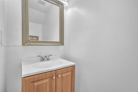 Снять в аренду таунхаус в Уэстон, Флорида 3 спальни, 135.27м2, № 1988181 - фото 9