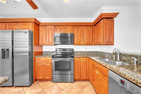 Снять в аренду таунхаус в Уэстон, Флорида 3 спальни, 135.27м2, № 1988181 - фото 12