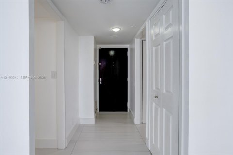 Copropriété à louer à Miami, Floride: 1 chambre, 90.49 m2 № 2407170 - photo 16
