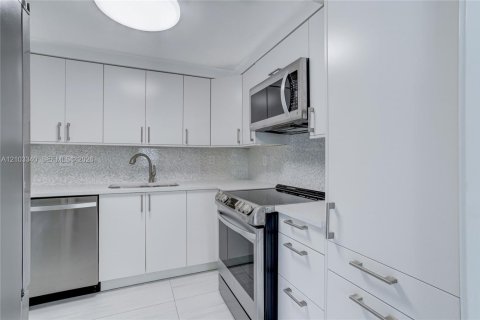 Copropriété à louer à Miami, Floride: 1 chambre, 90.49 m2 № 2407170 - photo 11
