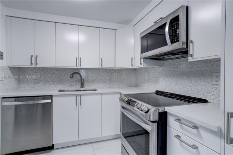 Copropriété à louer à Miami, Floride: 1 chambre, 90.49 m2 № 2407170 - photo 12