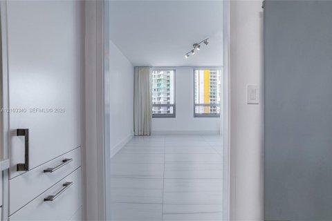 Copropriété à louer à Miami, Floride: 1 chambre, 90.49 m2 № 2407170 - photo 10