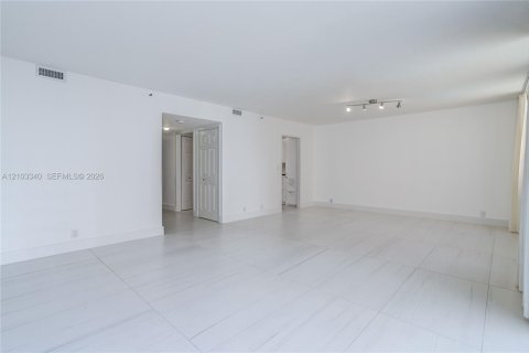 Copropriété à louer à Miami, Floride: 1 chambre, 90.49 m2 № 2407170 - photo 4