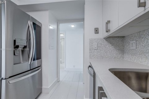 Copropriété à louer à Miami, Floride: 1 chambre, 90.49 m2 № 2407170 - photo 15