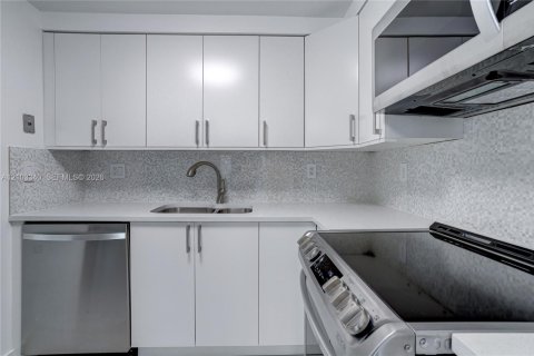 Copropriété à louer à Miami, Floride: 1 chambre, 90.49 m2 № 2407170 - photo 13