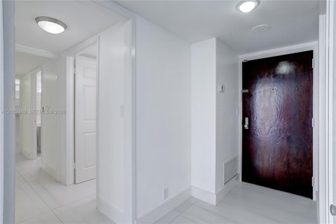 Copropriété à louer à Miami, Floride: 1 chambre, 90.49 m2 № 2407170 - photo 17