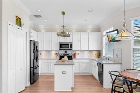 House in Ruskin, Florida 5 bedrooms, 231.33 sq.m. № 2231324 - photo 17