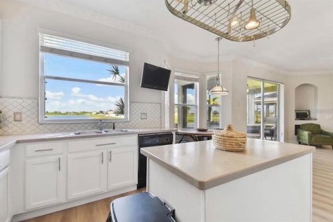 House in Ruskin, Florida 5 bedrooms, 231.33 sq.m. № 2231324 - photo 20