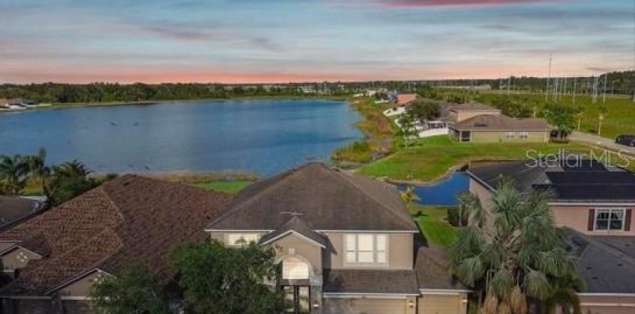 House in Ruskin, Florida 5 bedrooms, 231.33 sq.m. № 2231324