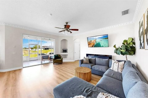House in Ruskin, Florida 5 bedrooms, 231.33 sq.m. № 2231324 - photo 28