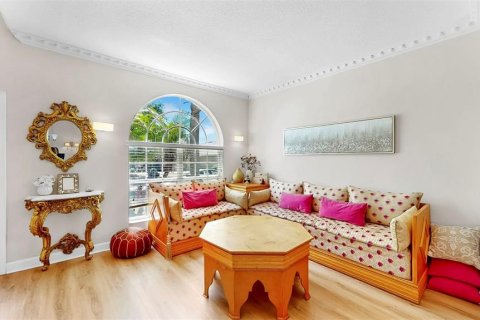 House in Ruskin, Florida 5 bedrooms, 231.33 sq.m. № 2231324 - photo 10