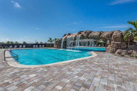 Condo in Lakewood Ranch, Florida, 3 bedrooms in LAKEWOOD NATIONAL  № 2205116 - photo 30