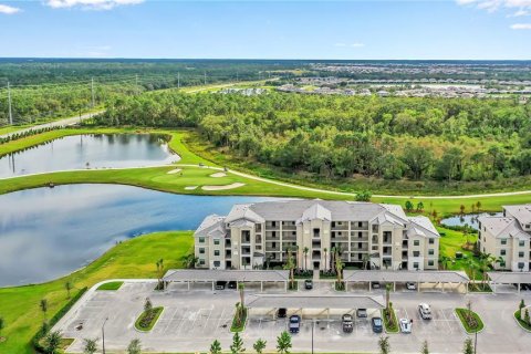 Condo in Lakewood Ranch, Florida, 3 bedrooms in LAKEWOOD NATIONAL  № 2205116