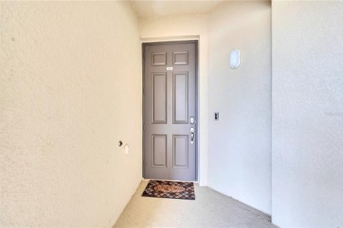 Condo in Lakewood Ranch, Florida, 3 bedrooms in LAKEWOOD NATIONAL  № 2205116 - photo 2