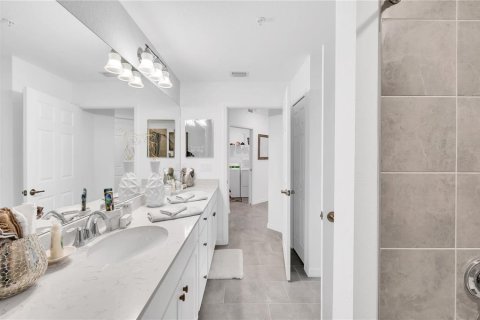 Condo in Lakewood Ranch, Florida, 3 bedrooms in LAKEWOOD NATIONAL  № 2205116 - photo 13