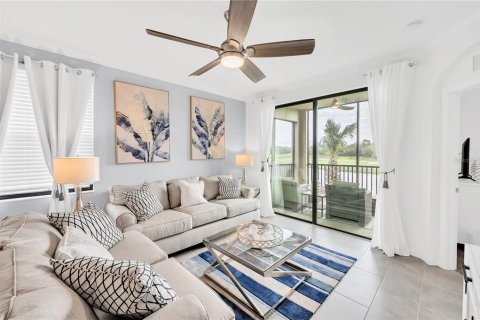 Condo in Lakewood Ranch, Florida, 3 bedrooms in LAKEWOOD NATIONAL  № 2205116 - photo 4