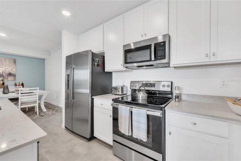 Condo in Lakewood Ranch, Florida, 3 bedrooms in LAKEWOOD NATIONAL  № 2205116 - photo 3