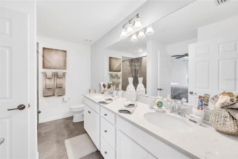Condo in Lakewood Ranch, Florida, 3 bedrooms in LAKEWOOD NATIONAL  № 2205116 - photo 12