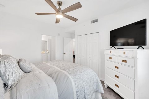 Condo in Lakewood Ranch, Florida, 3 bedrooms in LAKEWOOD NATIONAL  № 2205116 - photo 17