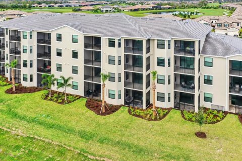 Condo in Lakewood Ranch, Florida, 3 bedrooms in LAKEWOOD NATIONAL  № 2205116 - photo 21
