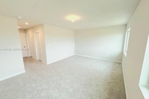 Townhouse in Florida City, Florida 3 bedrooms, 133.78 sq.m. № 2007214 - photo 13