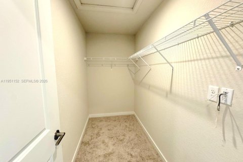 Townhouse in Florida City, Florida 3 bedrooms, 133.78 sq.m. № 2007214 - photo 15