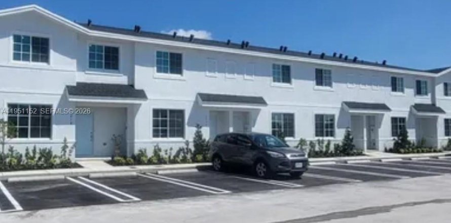 Townhouse in Florida City, Florida 3 bedrooms, 133.78 sq.m. № 2007214