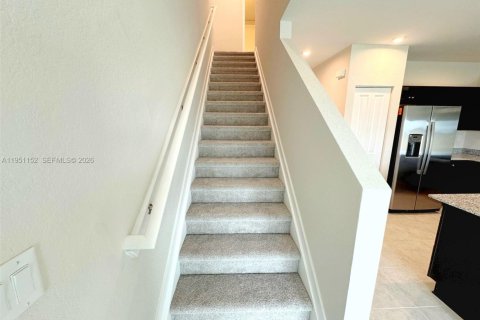 Townhouse in Florida City, Florida 3 bedrooms, 133.78 sq.m. № 2007214 - photo 9