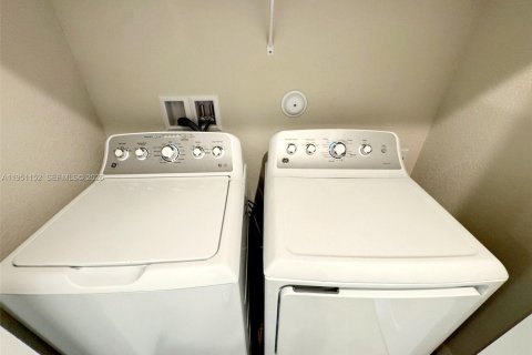 Townhouse in Florida City, Florida 3 bedrooms, 133.78 sq.m. № 2007214 - photo 7